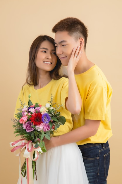Feliz pareja asiática