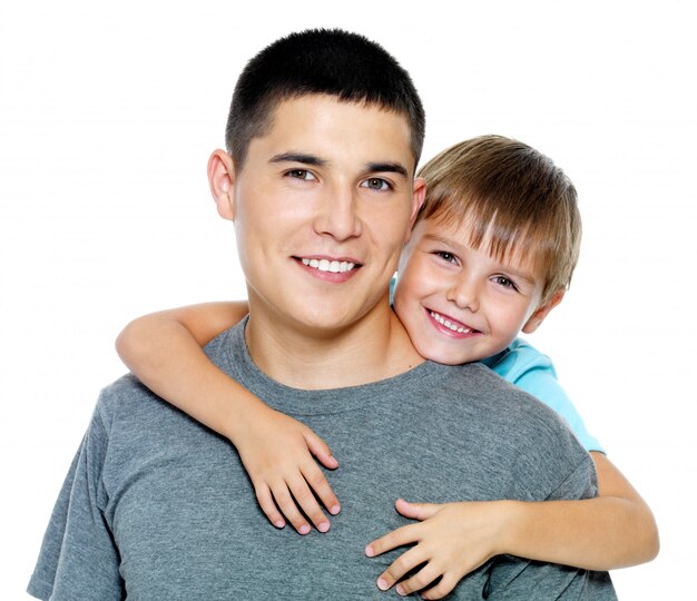 Feliz retrato de padre e hijo