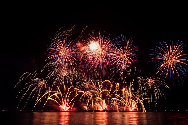 festival de fuegos artificiales en Tailandia