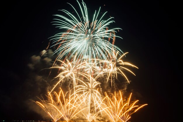 festival de fuegos artificiales en Tailandia