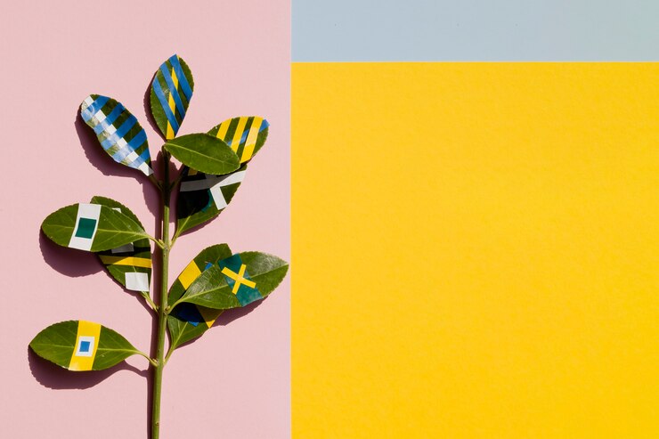 Foto gratuito ficus pintados con fondo de espacio de copia amarilla