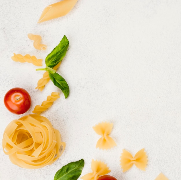 Fideos e ingredientes