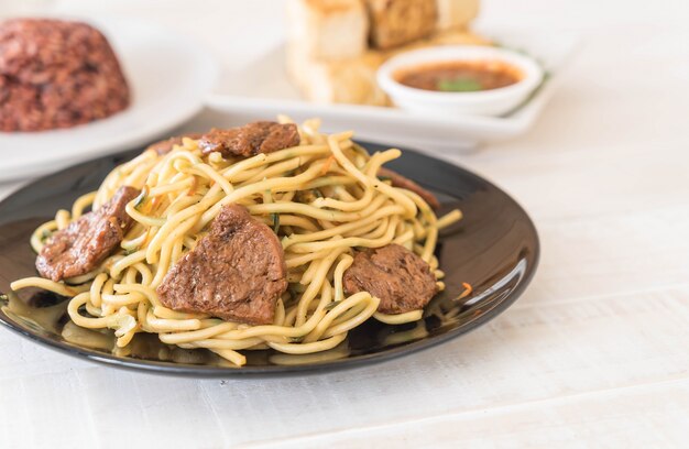 fideos salteados - comida vegetariana