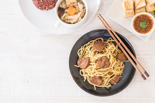 fideos salteados - comida vegetariana