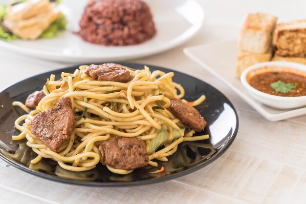 fideos salteados - comida vegetariana