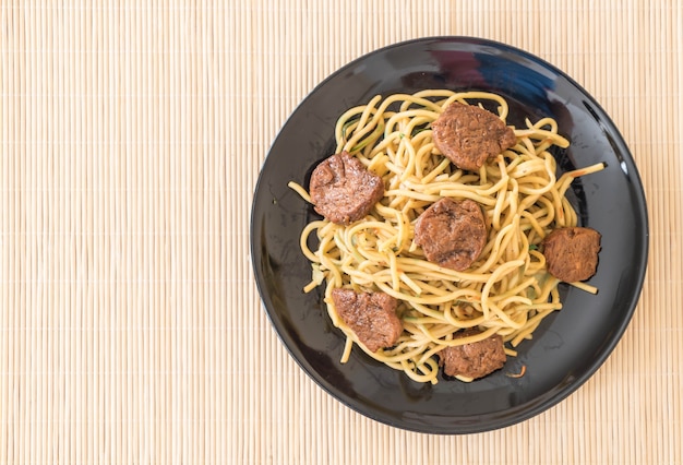 fideos salteados - comida vegetariana