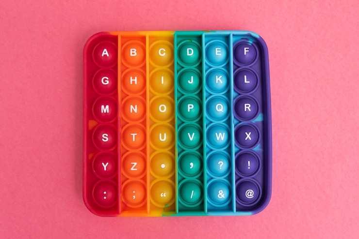 Foto gratuito fidget pop it toy rainbow color - antiestrés, divertido y educativo