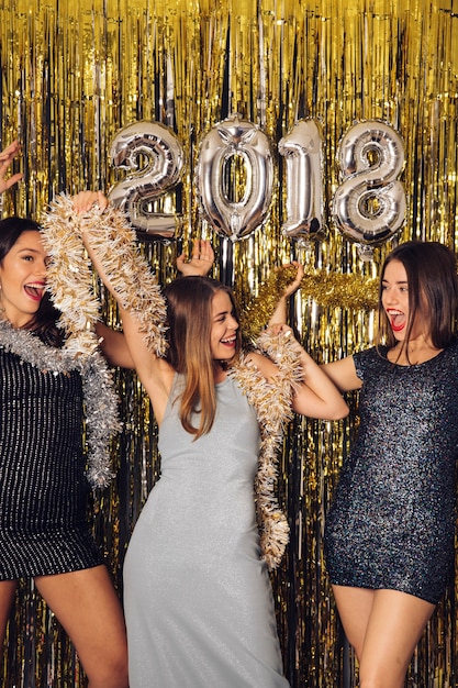 Foto gratuita fiesta loca de discoteca de año nuevo