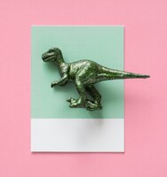 Foto gratis figura de dinosaurio en miniatura colorida y linda