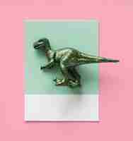 Foto gratuita figura de dinosaurio en miniatura colorida y linda