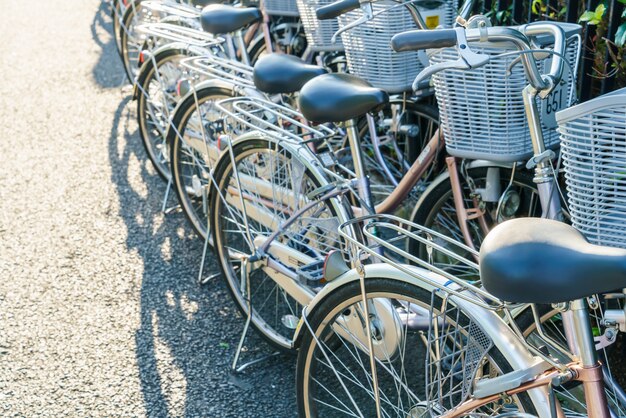 Fila de estacionar bicicletas