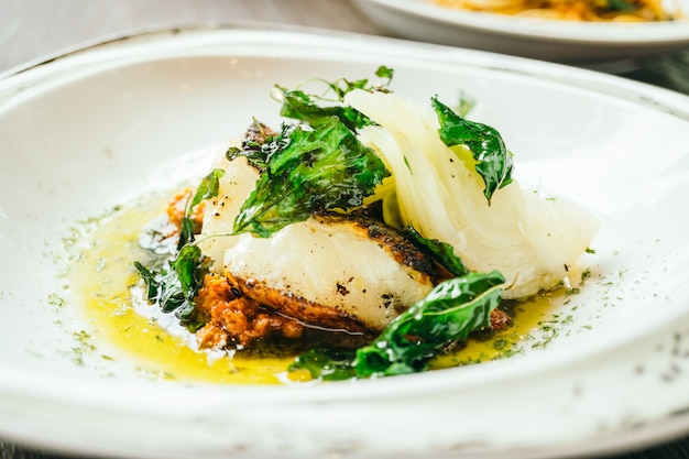 Filete De Carne De Pescado De Lubina O Barramundi