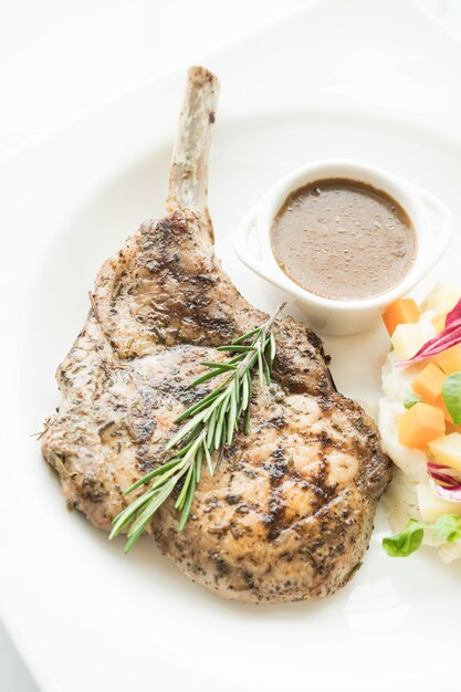 Filete de chuleta de cerdo a la parrilla