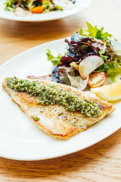 Filete de lubina a la plancha con verdura