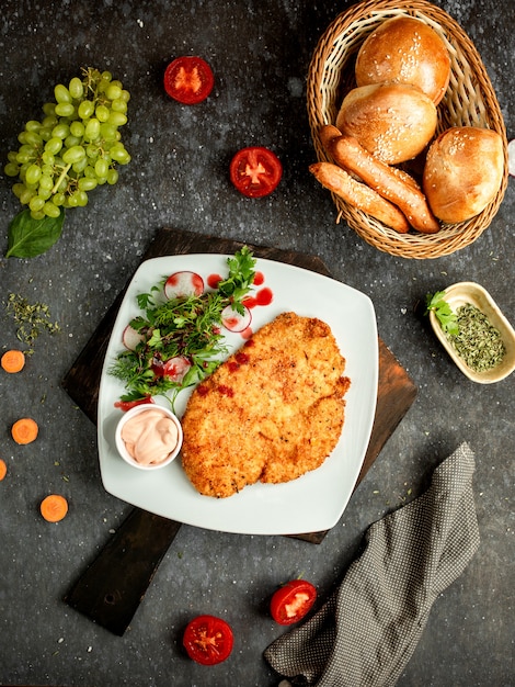 Filete de pollo rebozado con mayonesa