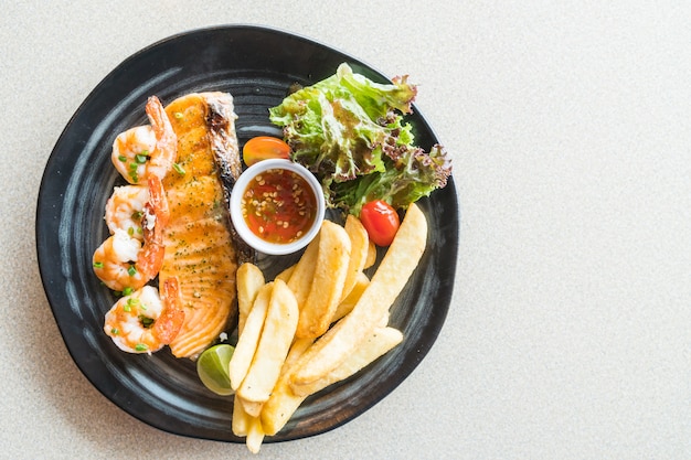 Filete De Salmón Y Gambas A La Parrilla