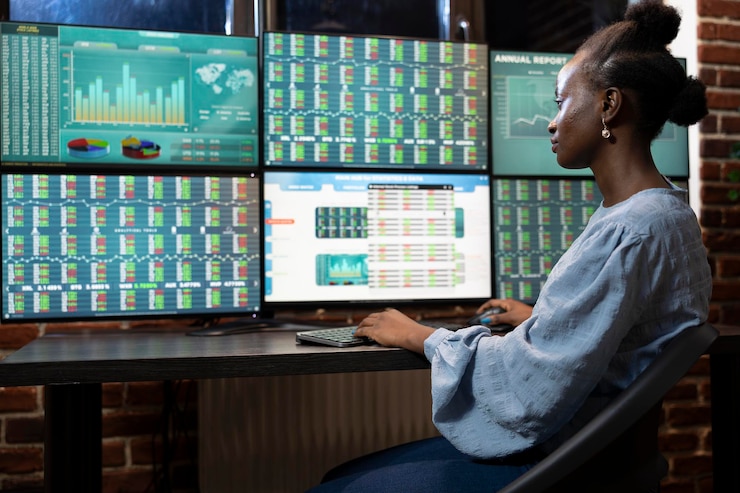 Foto gratuito financial advisor tracks company stocks