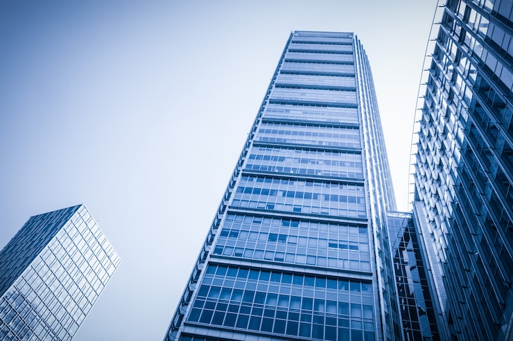 Foto gratuito financiero alto banco azul
