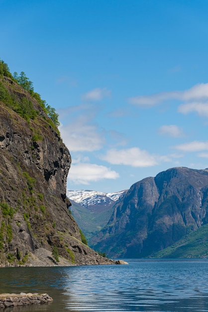 Foto gratuita flam noruega 6 de junio de 2023 montaña