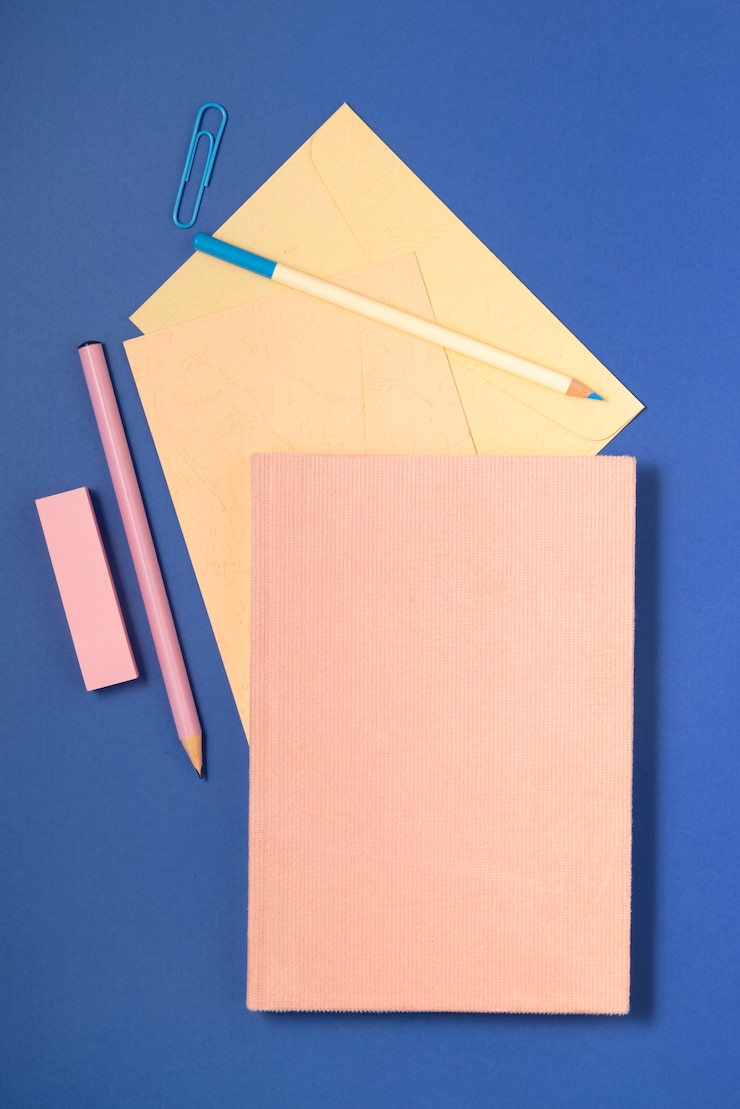 Foto gratuito flat lay bullet journal bodegón