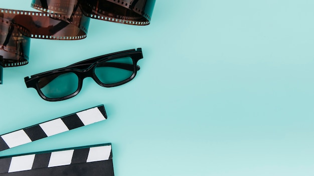 Foto gratuita flat lay de elementos de cine con copyspace