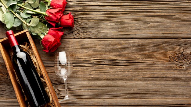 Flat lay lovely surtido para la cena del día de San Valentín con espacio de copia