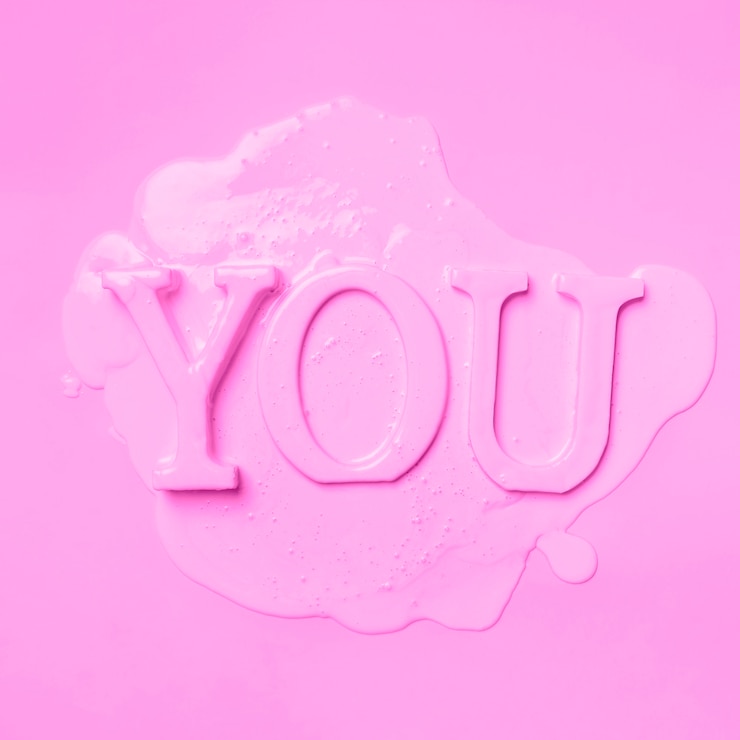 Foto gratuito flat lay de la palabra you con pintura