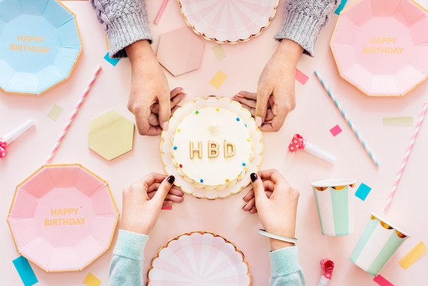 Foto gratuita flatlay del concepto de fiesta de celebración de cumpleaños