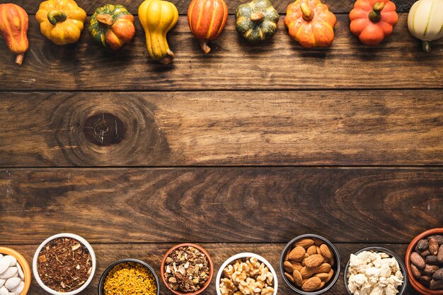 Foto gratuita flay pone marco de alimentos con verduras y granos