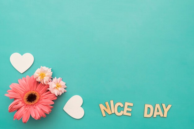 Flores, corazones y "nice day" lettering