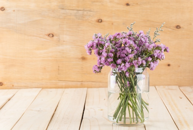 Foto gratuita flores cubo rama cadena azul