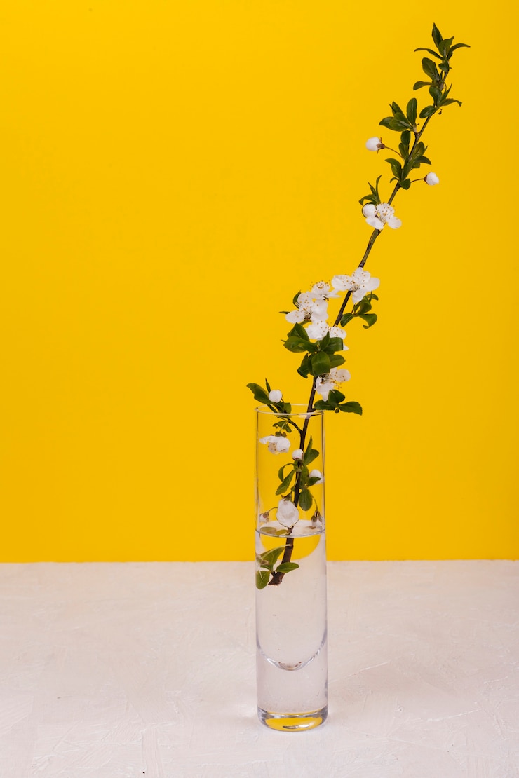 Foto gratuito flores en un jarrón
