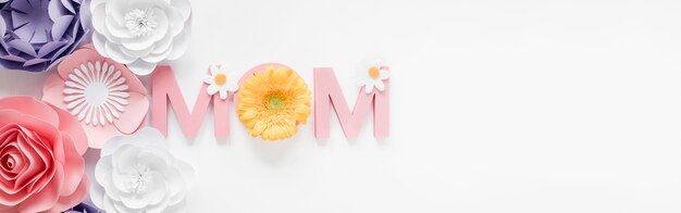 Flores de papel para la vista superior del día de la madre.