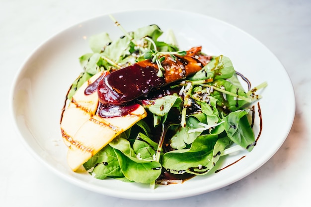 Foie gras con ensalada de verduras