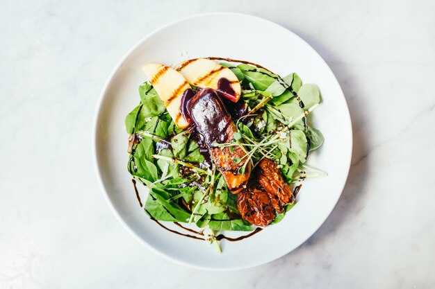 Foie gras con ensalada de verduras