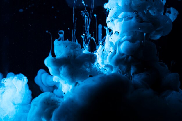 Fondo abstracto con nubes azules