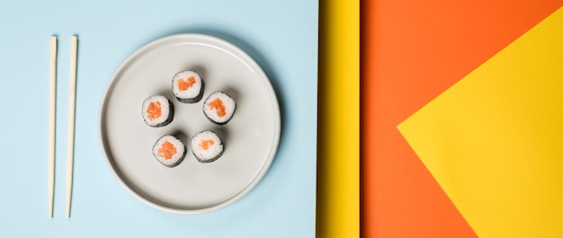 Foto gratuita fondo abstracto de plato de sushi japonés