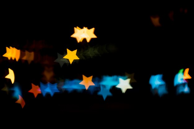 Fondo bokeh con luces en forma de estrellas