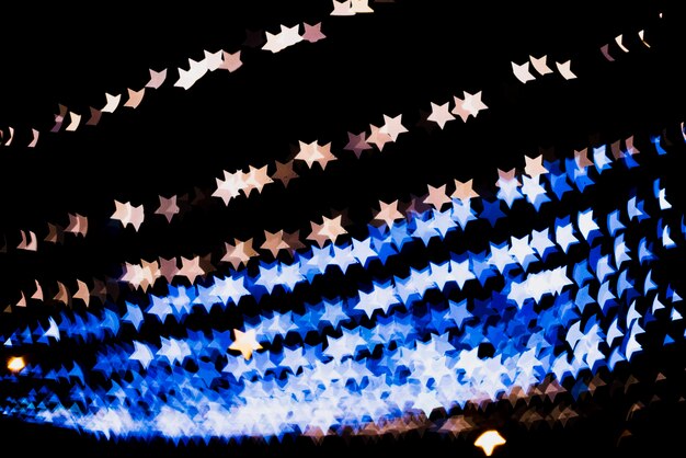 Fondo bokeh con luces en forma de estrellas