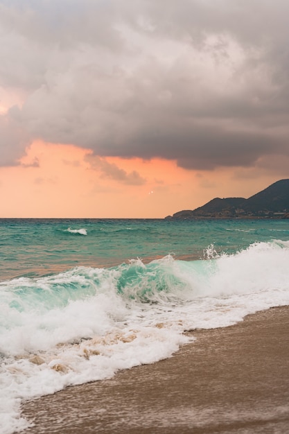 Fondo de cielo azul y mar.