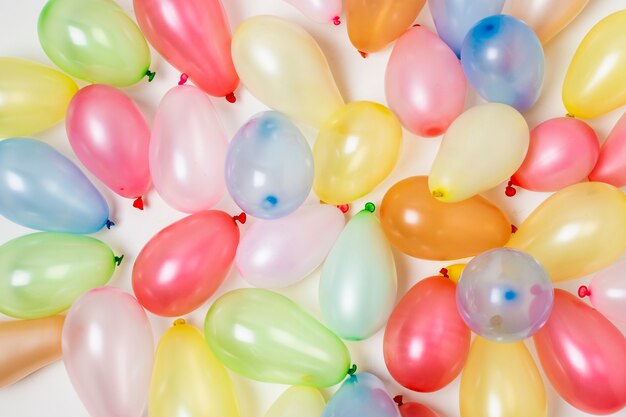 Fondo colorido globos de cumpleaños