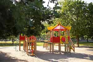 Foto gratuita fondo colorido del patio de los niños al aire libre