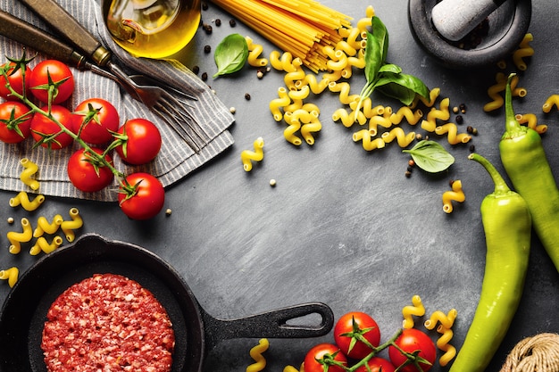 Fondo de comida italiana con ingredientes