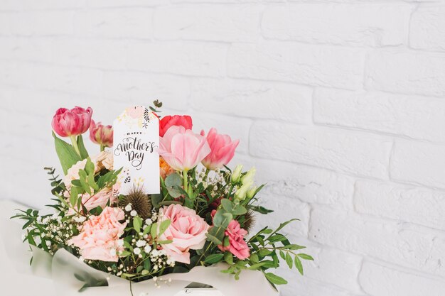 Fondo para el día de la madre con caja llena de flores