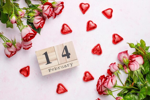 Fondo del día de San Valentín, tarjeta del día de San Valentín con rosas, vista superior