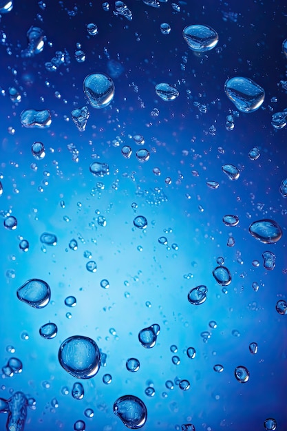 Fondo dinámico azul profundo realzado por gotas de agua con gas y gradientes