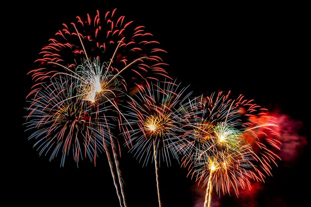 Fondo de exhibición de fuegos artificiales para aniversario de celebración