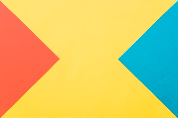 Fondo geométrico en rojo, azul y amarillo