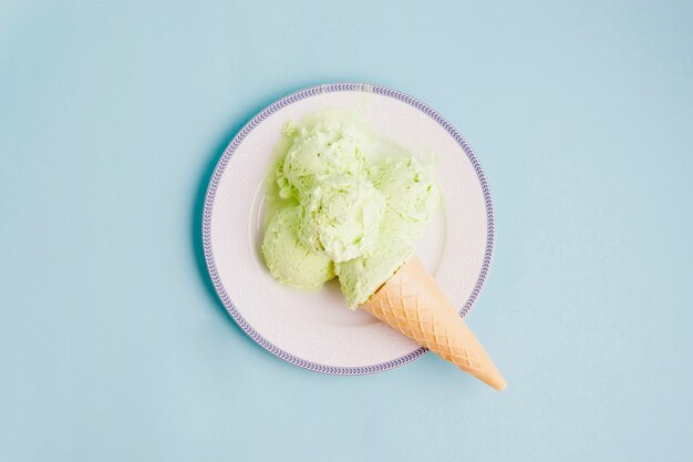 Fondo de helado con helado en plato