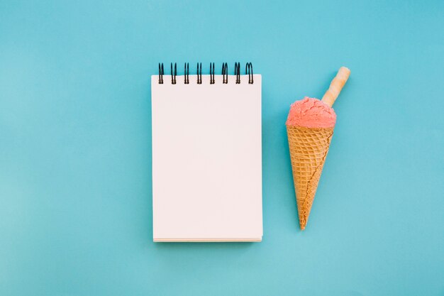 Fondo de helado con libreta